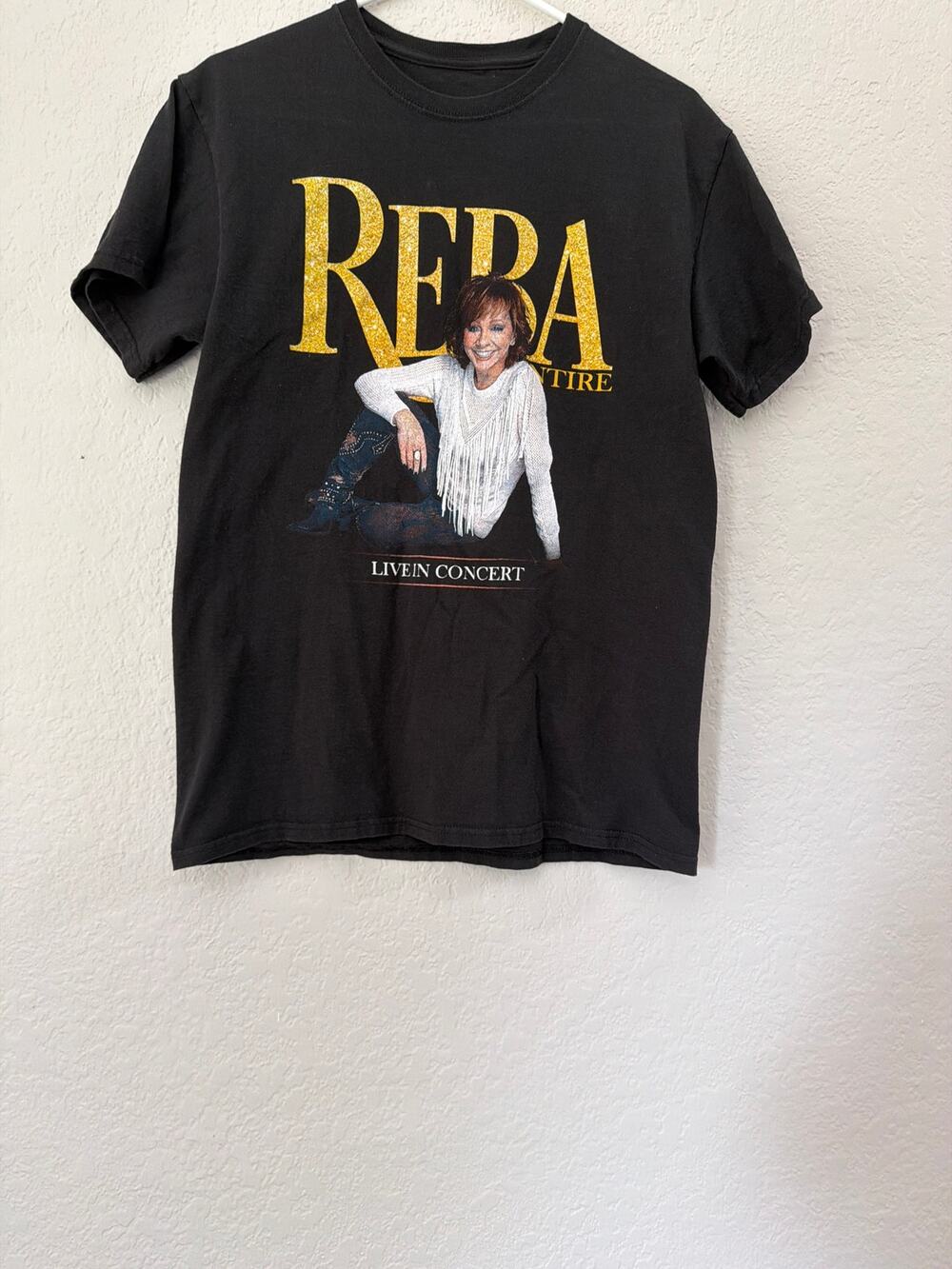 Reba McEntire in concert T-shirt It appears to be a medium but the tags are gone